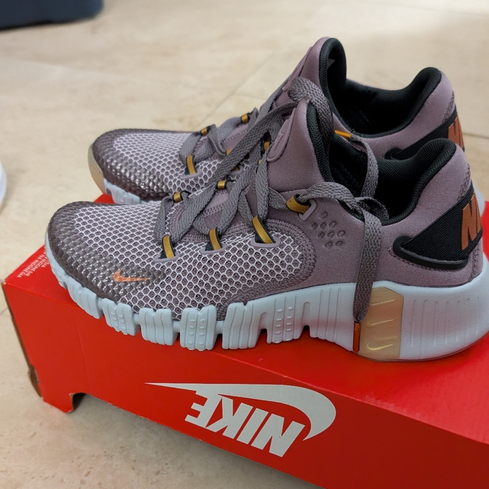 Nike Free Metcons, Size 8, Purple